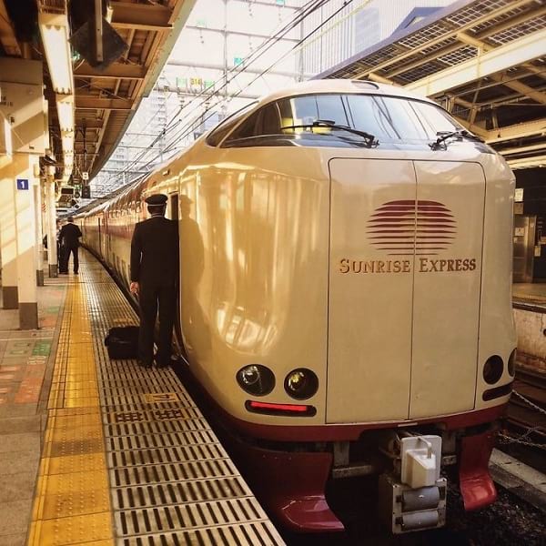 قطارهای ژاپنی.سایت های نوجوان ها (2)